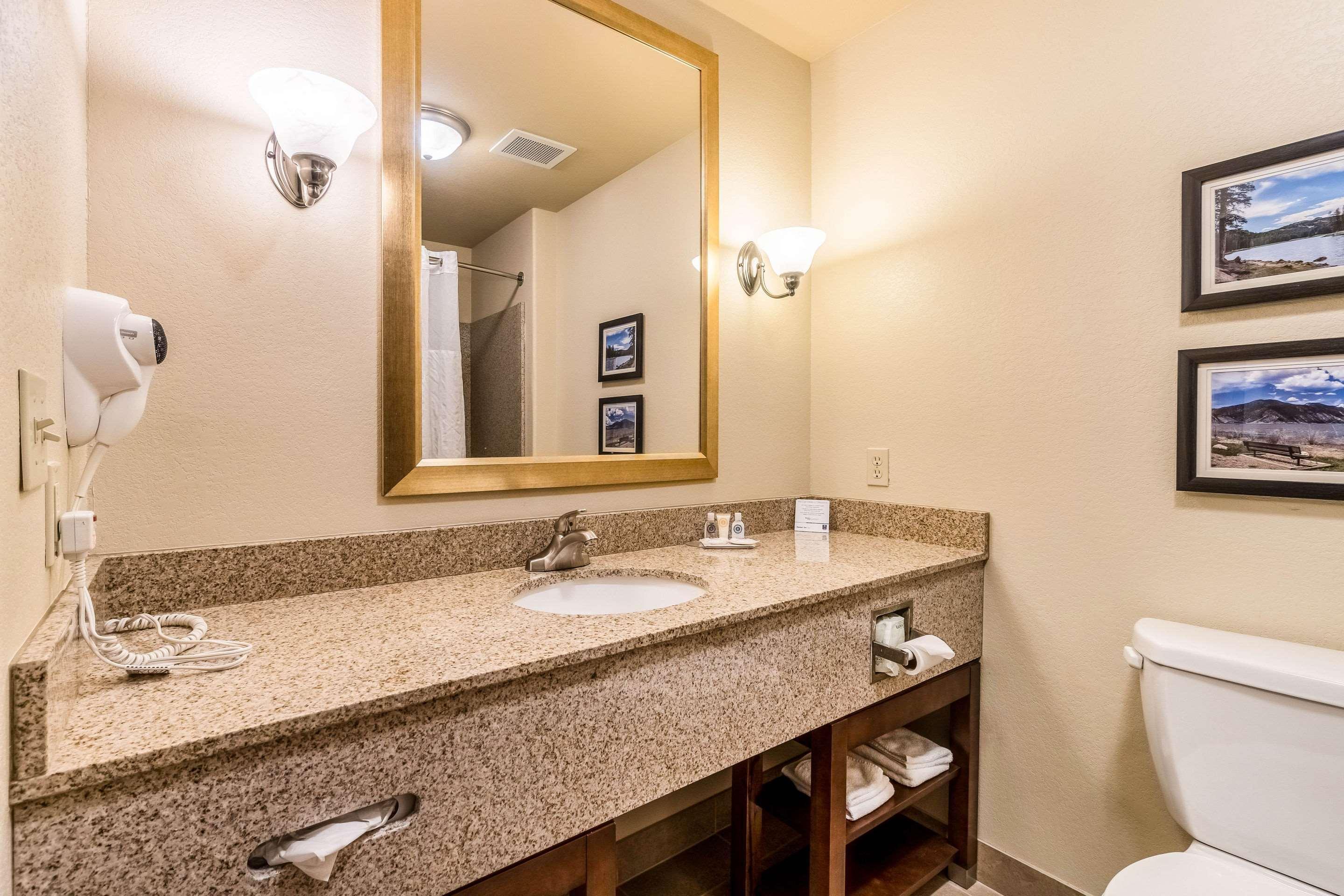 רייפל Comfort Inn & Suites מראה חיצוני תמונה