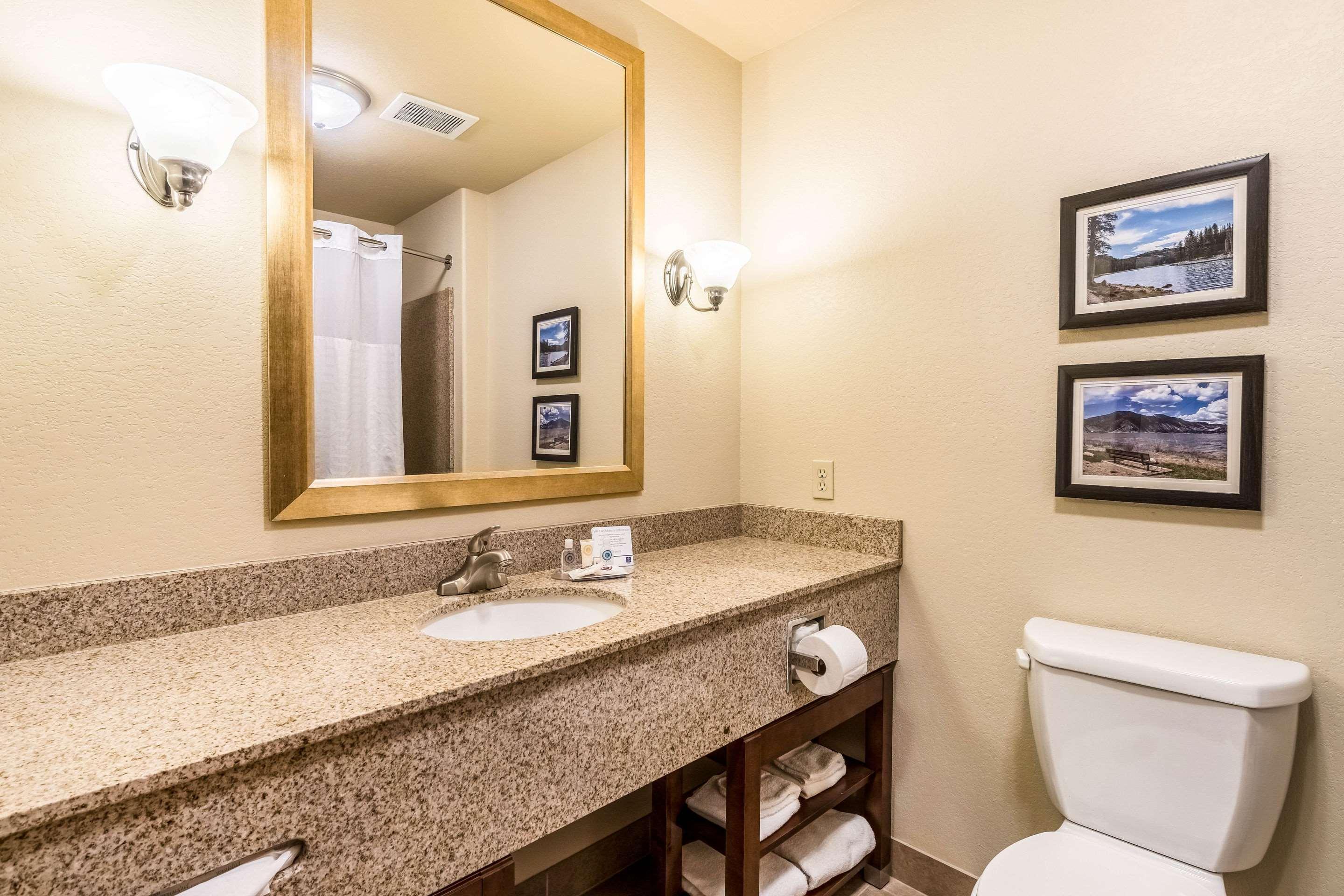 רייפל Comfort Inn & Suites מראה חיצוני תמונה