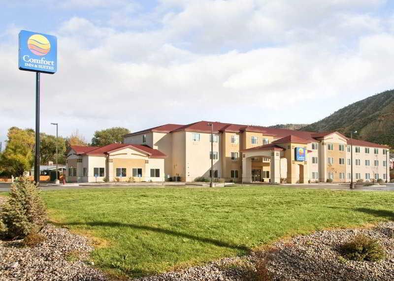 רייפל Comfort Inn & Suites מראה חיצוני תמונה