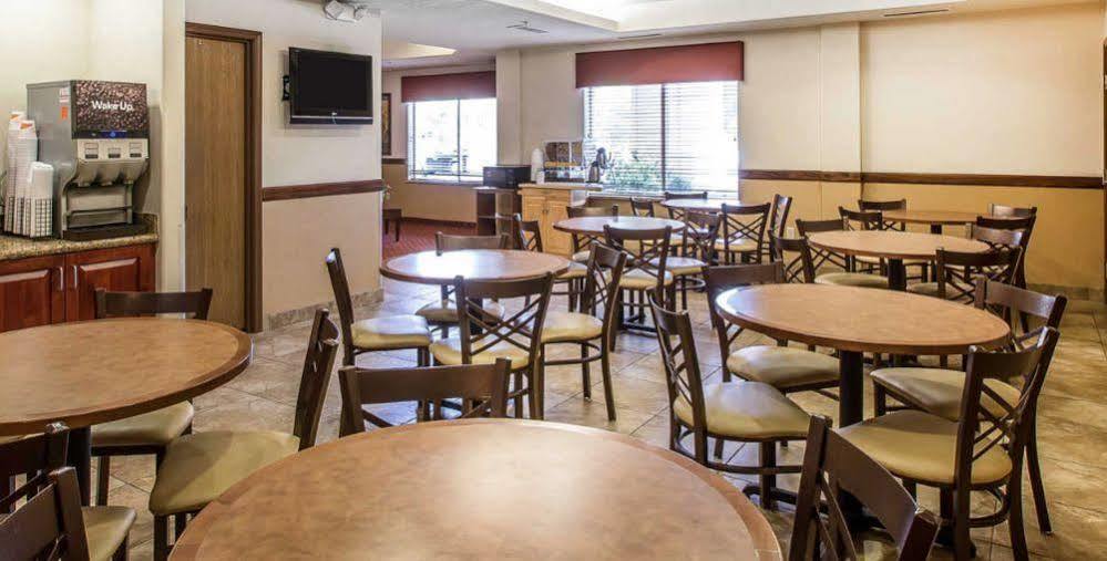 רייפל Comfort Inn & Suites מראה חיצוני תמונה